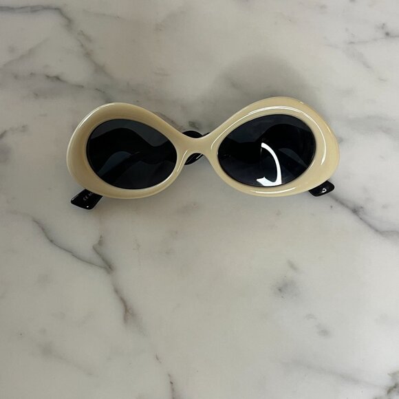 Urban Outfitters Birdie Wavy Round Sunglasses In Cream - Picture 3 of 5